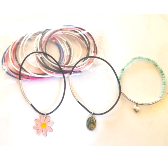 3 Charm Bracelets AND BONUS LOT FOR CRAFTING - Picture 4 of 11